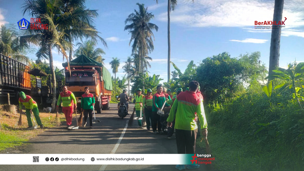 Dinas Lingkngan Hidup dan Kebersihan Kabupaten Badung Tangani Spot Sampah Liar di Jalan Sandat, KelurahanKapal,Kecamatan Mengwi
