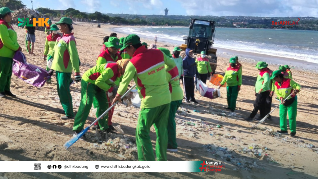 DLHK Badung Atensi Pembersihan Sampah Laut di Sepanjang Pantai Kedonganan