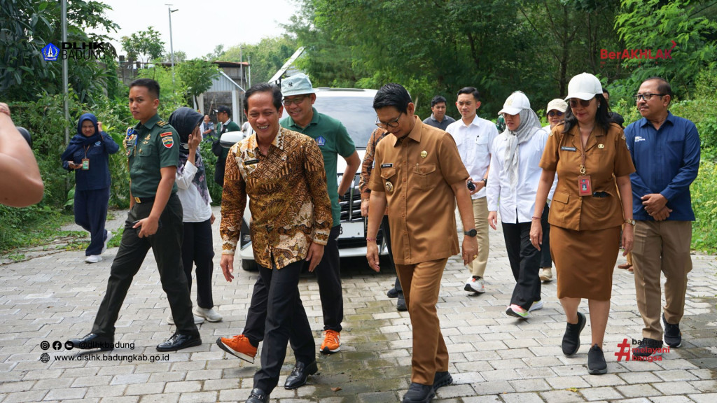 Bupati Badung menerima kunjungan Menteri Lingkungan Hidup ke StO Tuban Kuta terkait rencana pengembangan lokasi tempat singgah sampah laut