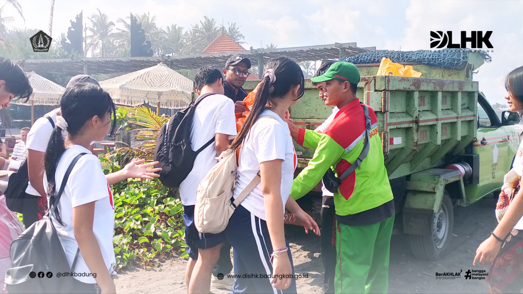 Forum Generasi Berencana (GenRe) Kabupaten Badung Gelar Aksi "GenRe with Community" melalui Kegiatan Bersih Pantai Cemagi Bersama DLHK Badung dan Komunitas di kabupaten badung