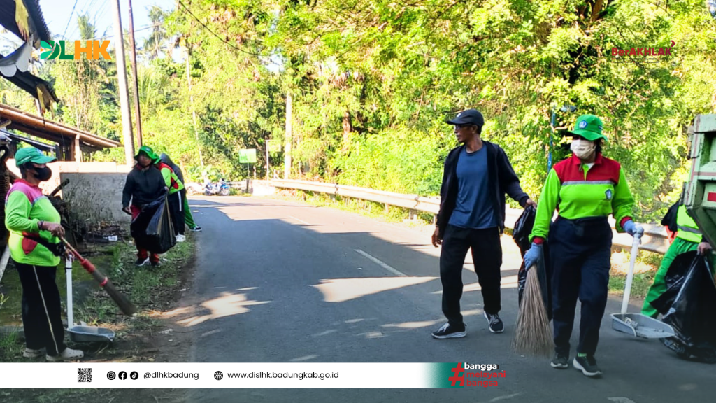 Penyisiran Pembuangan/Spot Sampah Liar di Sepanjang Jalan Tanah Putih, Darmasaba