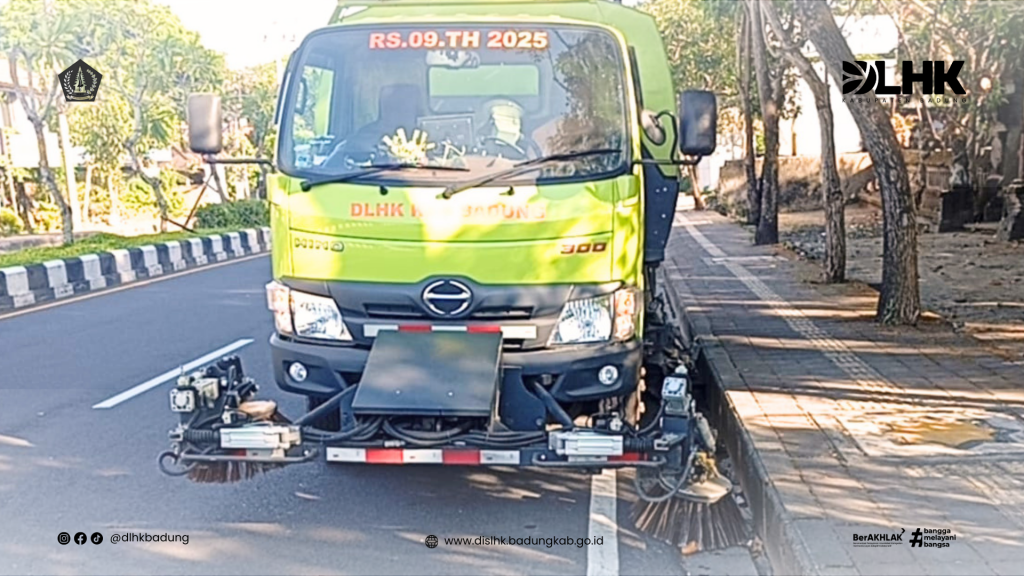 DLHK Badung Laksanakan Penyapuan Mekanis dengan Truk Road Sweeper di Jalan Bypass Ngurah Rai, Tuban
