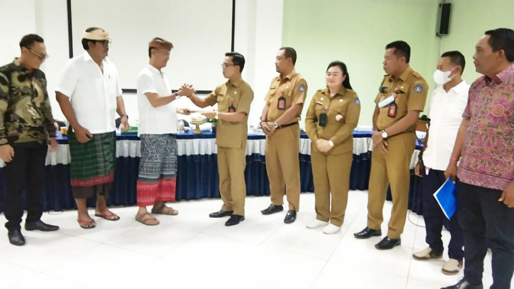 Pemyerahan SK Pengelolaan Daya Tarik Wisata Pantai Legian.