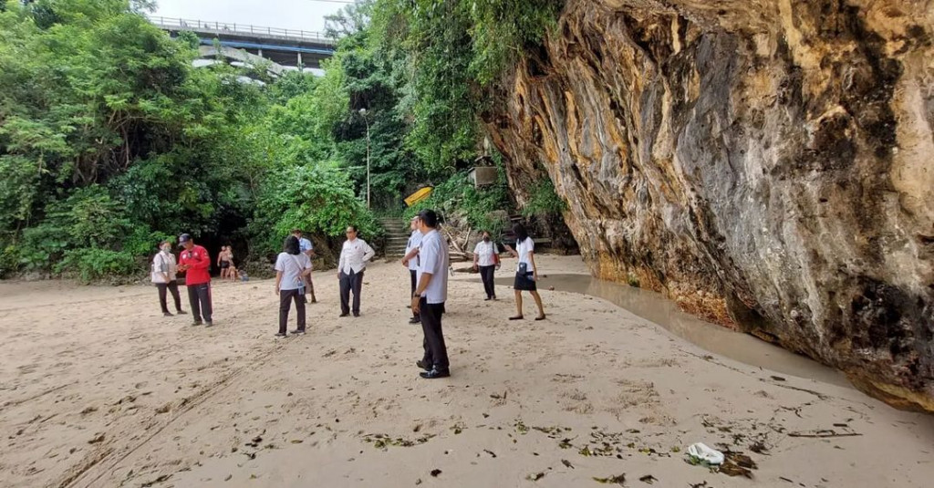 Monitoring dan Evaluasi ke Daya Tarik Wisata Pantai Labuan Sait