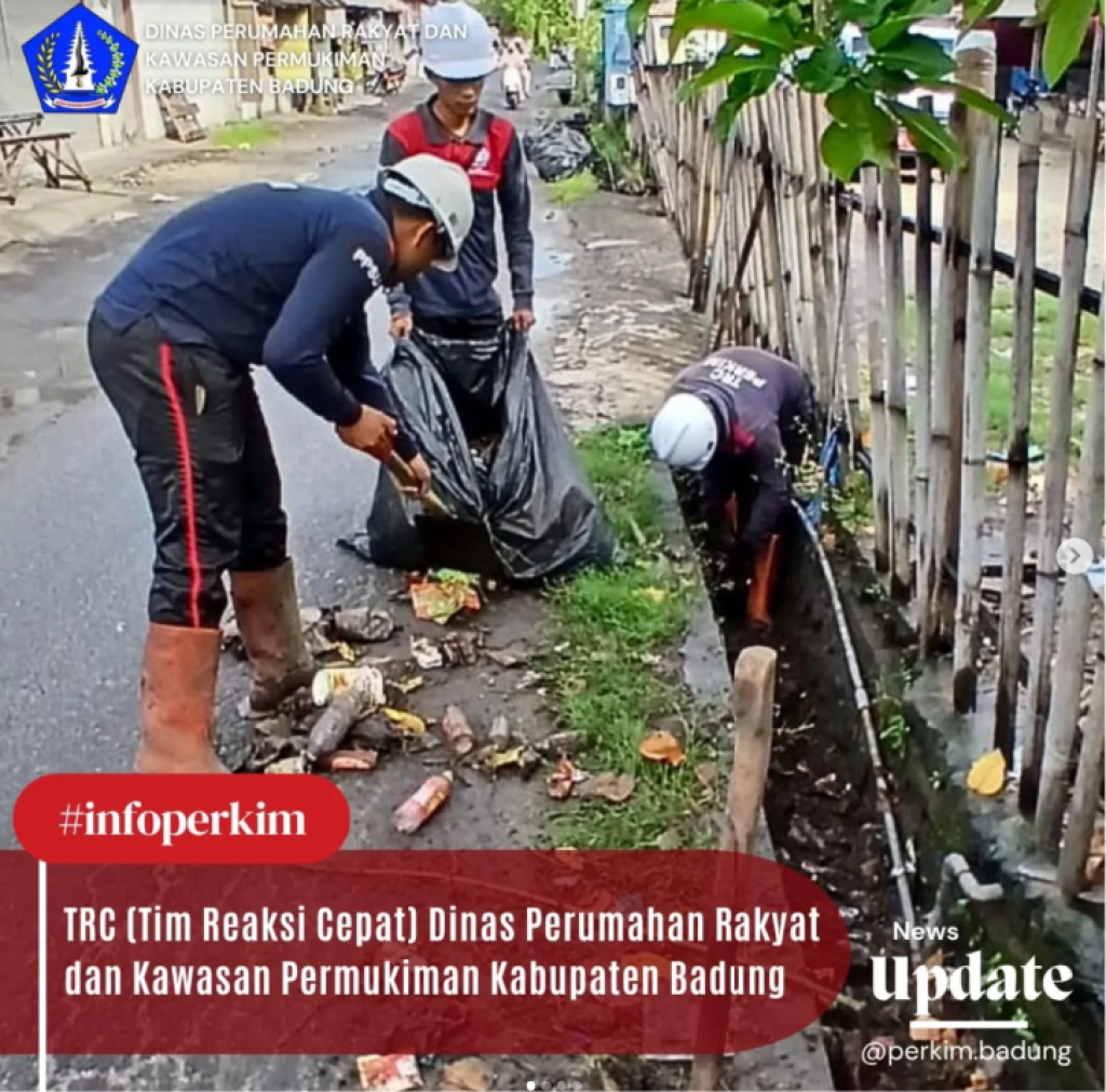 Tim Reaksi Cepat (TRC) Dinas Perumahan Rakyat dan Kawasan Permukiman Kabupaten Badung Melakukan Pembersihan Saluran Drainase di Lingkungan Kelan Abian