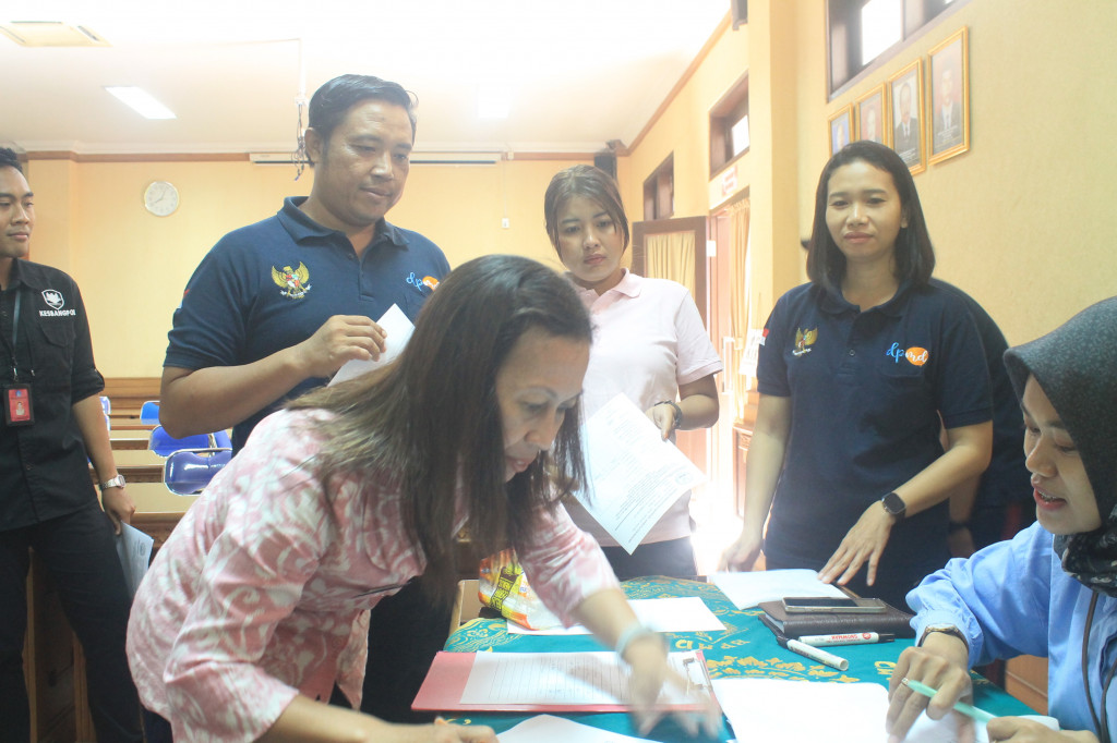 Kegiatan Pemberdayaan Masyarakat anti Narkoba melalui Tes Urine kepada Pejabat dan Pegawai Dinas Pemberdayaan Masyarakat dan Desa Kabupaten Badung