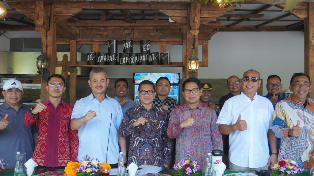 Menteri Desa PDT Kunjungi BUMDes Tibubeneng