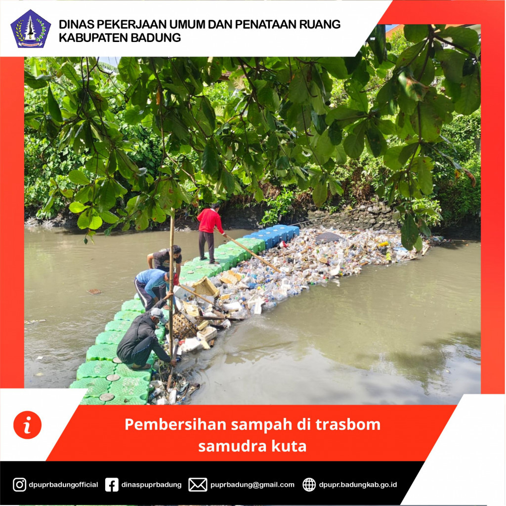 Pembersihan sampah di trasbom samudra Kecamatan kuta