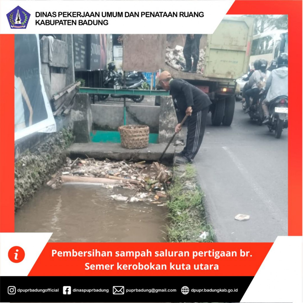 Pembersihan sampah saluran pertigaan br. Semer kerobokan kuta utara
