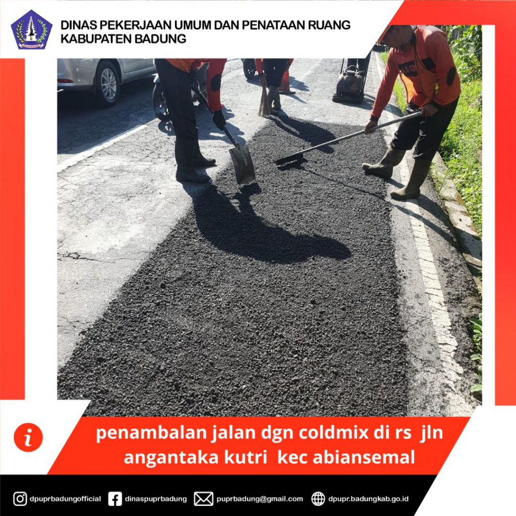penambalan jalan dgn coldmix di ruas jalan angantaka kutri kecamatan abiansemal