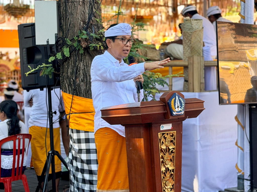 Karya Atma Wedana Desa Adat Tuban Digelar Massal  Bupati Adi Arnawa Sebut Pelestarian Tradisi Jadi Fondasi Utama Pariwisata Daerah