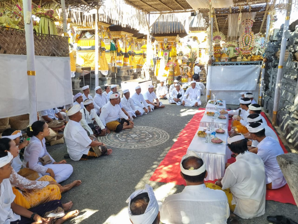 Bupati Badung Hadiri Puncak Karya Mamungkah dan Padudusan Alit di Dadia Penitangan Jimbaran