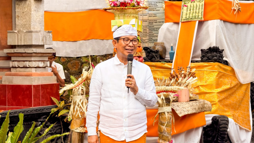 Bupati Upasaksi Karya di Desa Adat Lipah, Ajak Krama Jaga Persatuan dan Kebersamaan