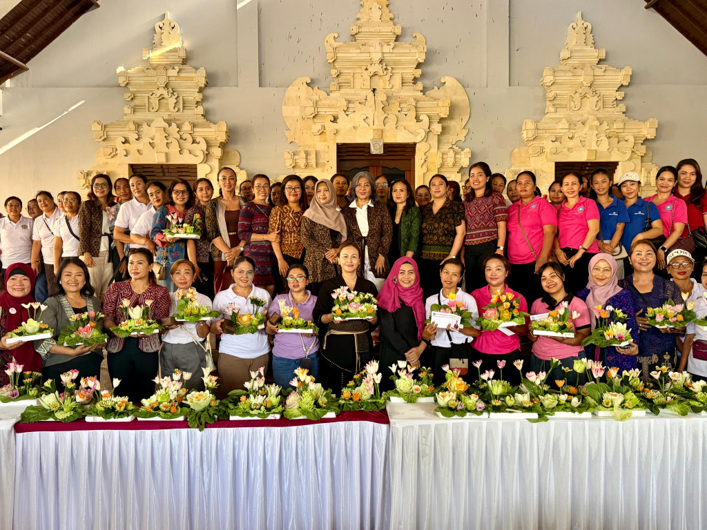 Ketua GOW Badung Buka Pelatihan Garnish dan Fruit Carving di Kedonganan