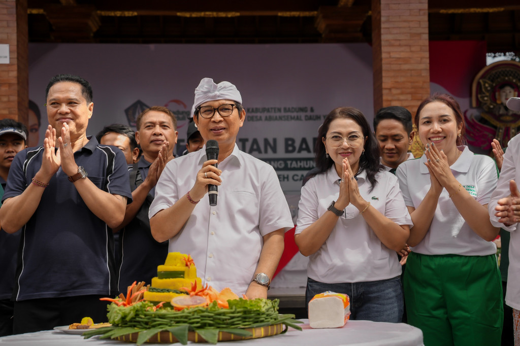 HUT Ke-27 Desa Abiansemal Dauh Yeh Cani, Bupati Badung Apresiasi Kegiatan Sosial