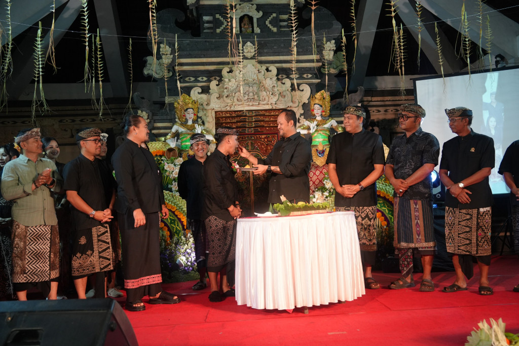 Wabup Badung Hadiri Puncak HUT Ke-43 ST Sila Widya Dharma Pekandelan, Sading