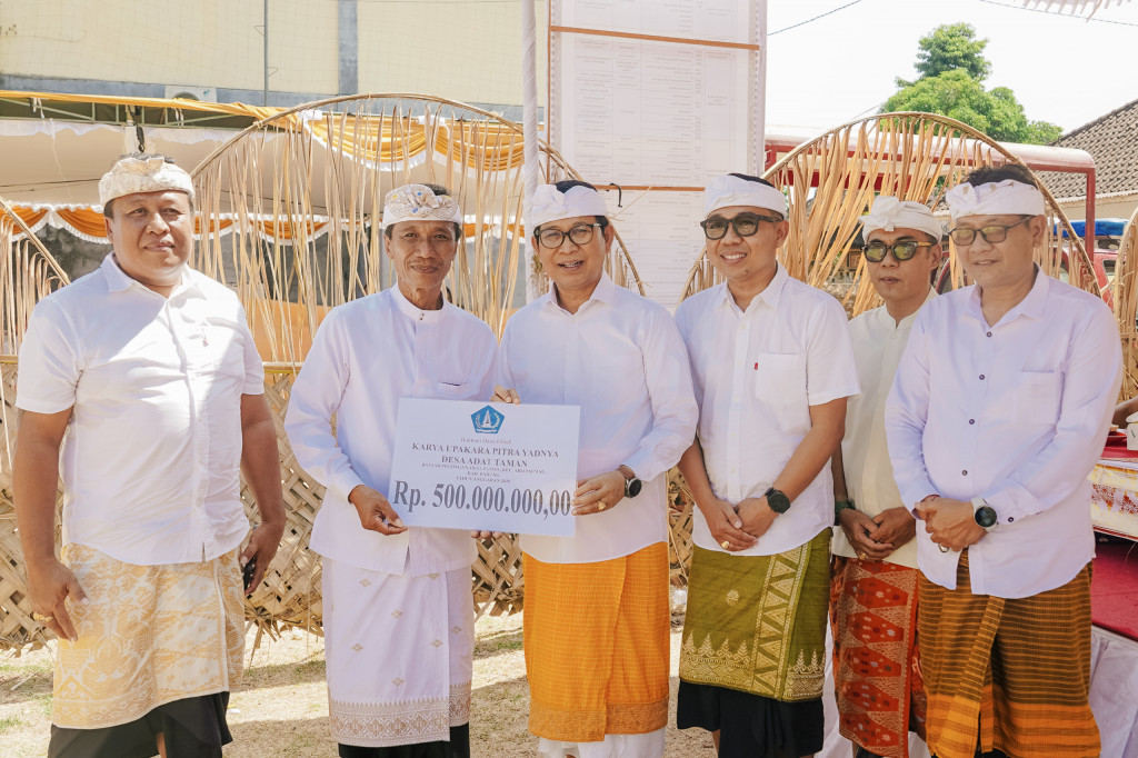 Karya Atma Wedana Kinembulan Desa Adat Taman  Bupati Badung Ajak Rawat Pilar Adat
