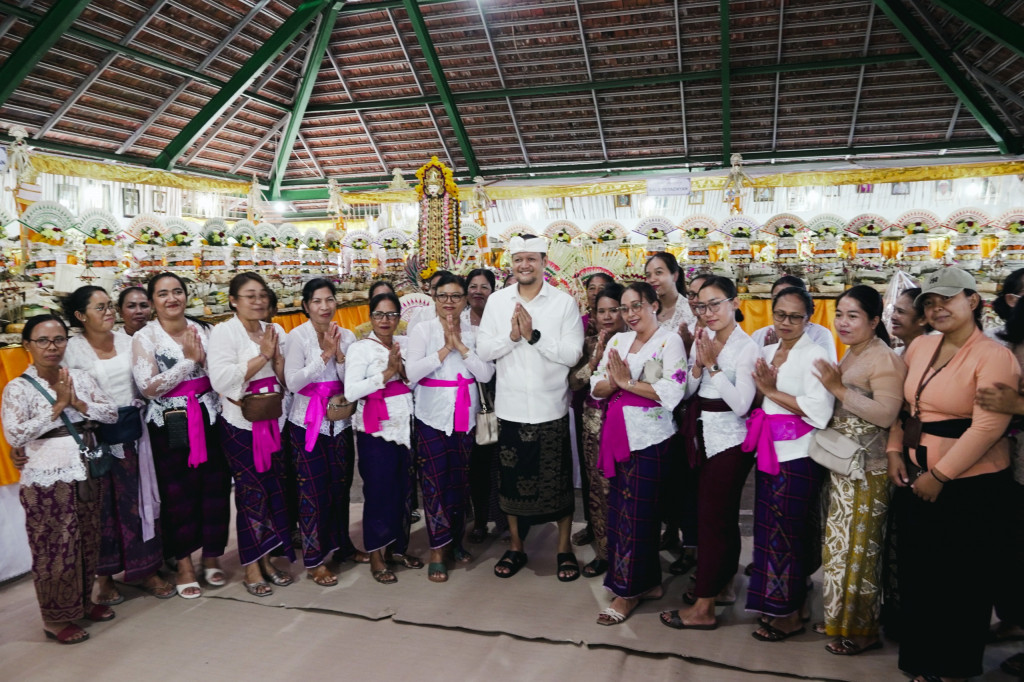 Upasaksi Karya Pitra Yadnya di Jagapati, Wabup Alit Sucipta Apresiasi Gotong Royong Krama