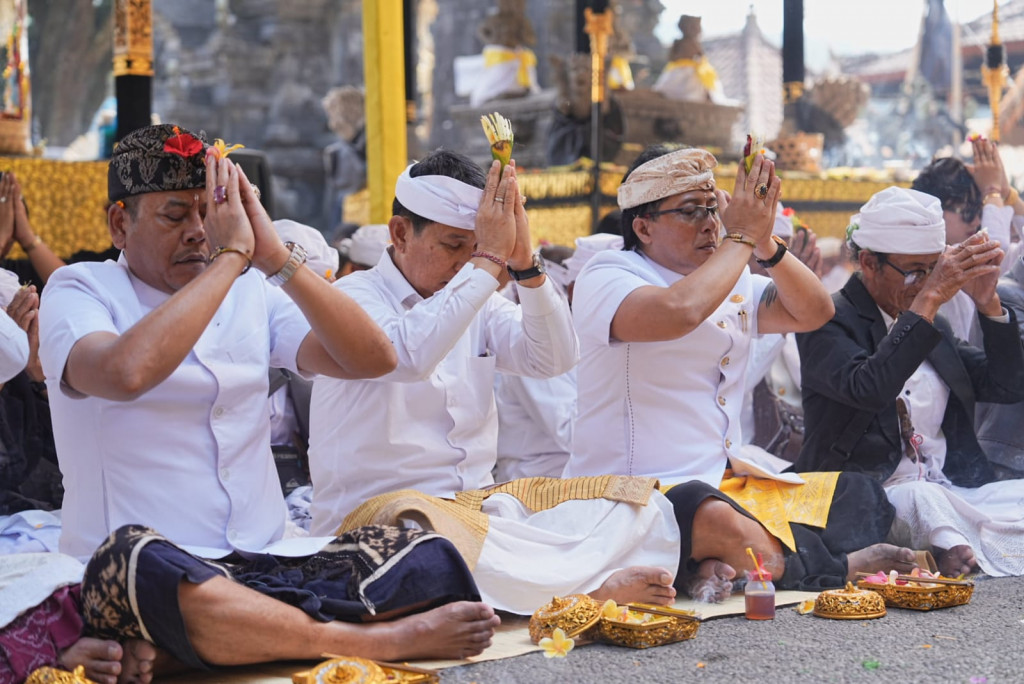 Karya Agung 10 Tahunan di Kintamani  Bupati Adi Arnawa Ajak Jaga Danau Batur Sebagai Jantung Air Bali