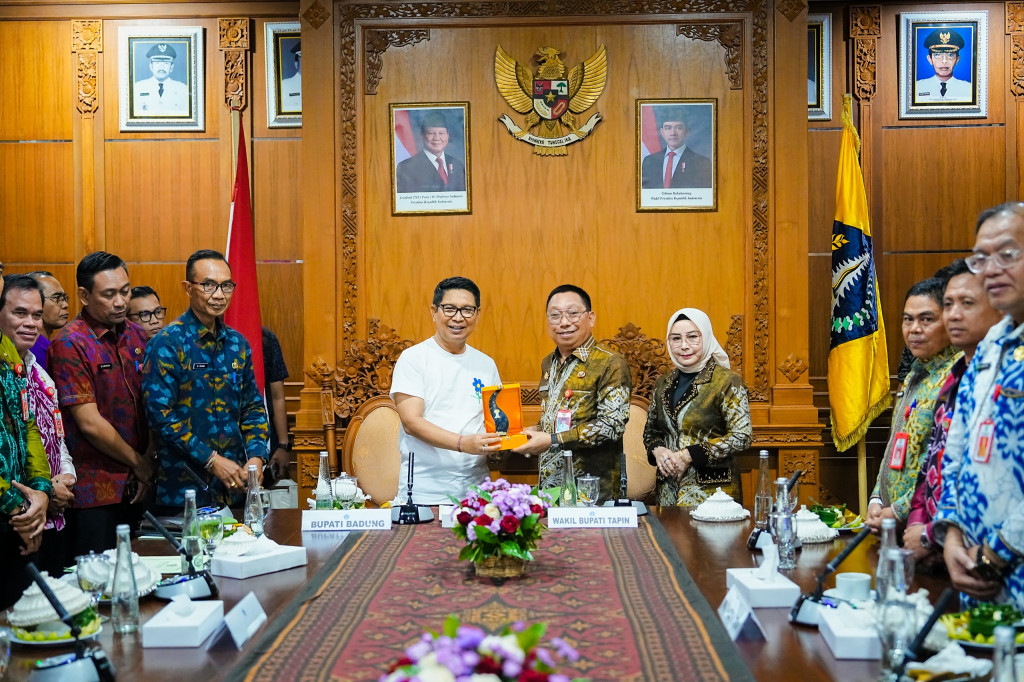 Perkuat Sinergi Pengelolaan Pangan dan Ketahanan Daerah  Bupati Badung Terima Kunjungan Pemkab Tapin