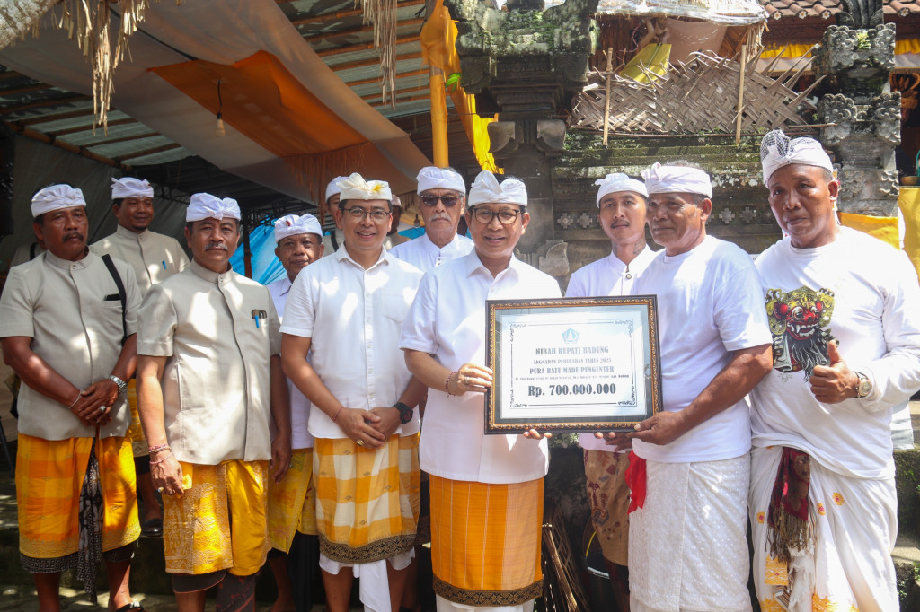 Karya Mamungkah Mendem Pedagingan di Pura Ratu Made Pangenter Banjar Dukuh Celuk, Munggu
