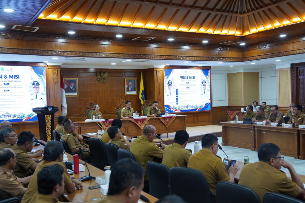 Buka Rakor Pembangunan Desa  Bupati Adi Arnawa Tegaskan Program Desa Harus Linier Dengan Kebijakan Kabupaten
