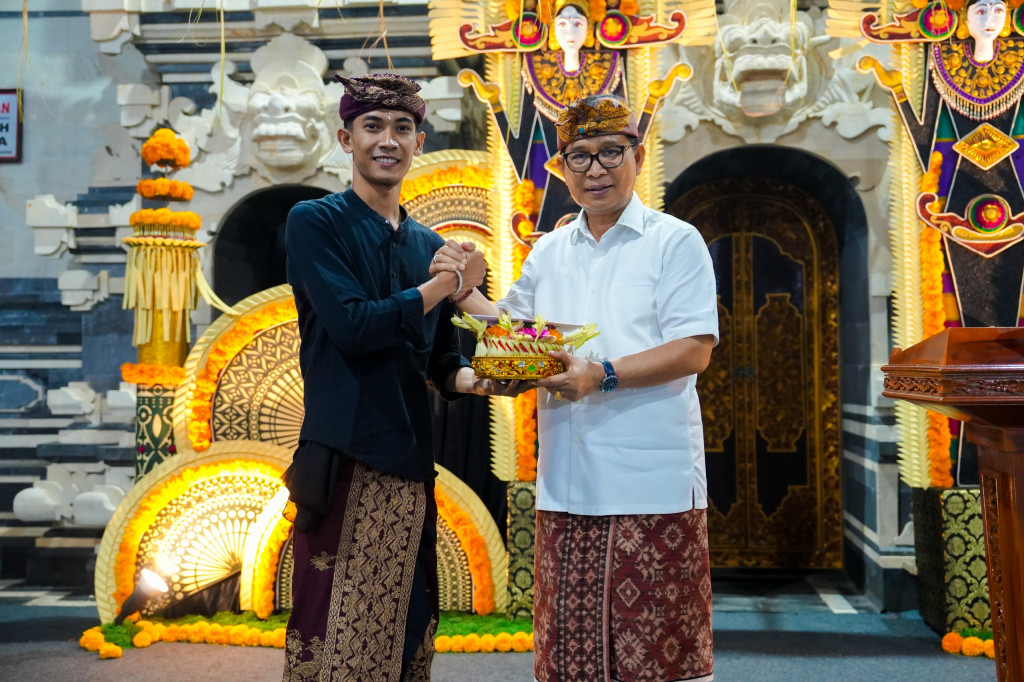 HUT Ke-47 STT. Widya Dharma Banjar Sayan Meriah  Bupati Adi Arnawa Tekankan Pendidikan dan SDM Unggul