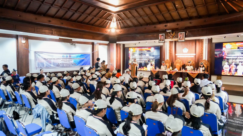 Satria Biru Badung beri Ibu-Ibu Kutsel Ilmu Hadapi Si Jago Merah