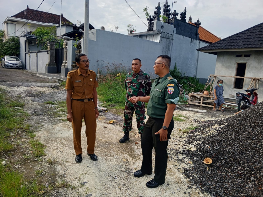 Giat pengecekan Lapangan oleh Dandim terkait lokasi tempat akan dibangunya Koperasi Merah Putih Kelurahan Sempidi di TPST 3R, Sempidi Senin ,3 Nopember 2025