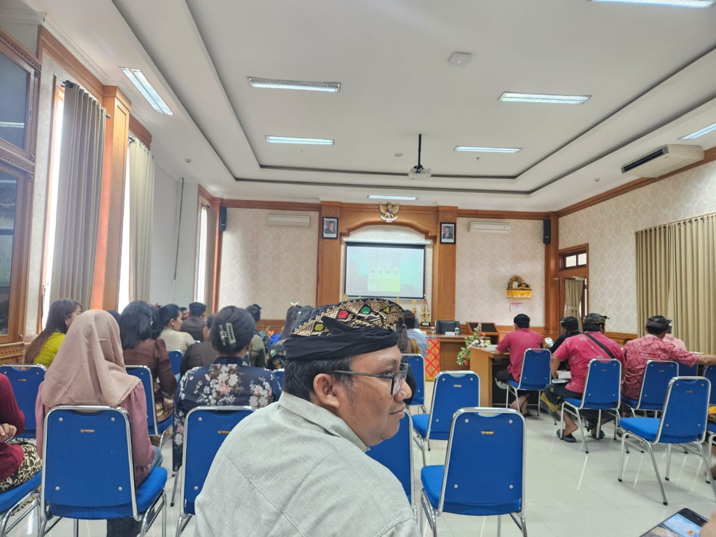 Sosilisasi Keterbukaan Informasi Publik dari Komisi Informasi Provinsi Bali di Ruangan Rapat Kominfo Kabu0aten Badung .Kamis ,18 September 2025