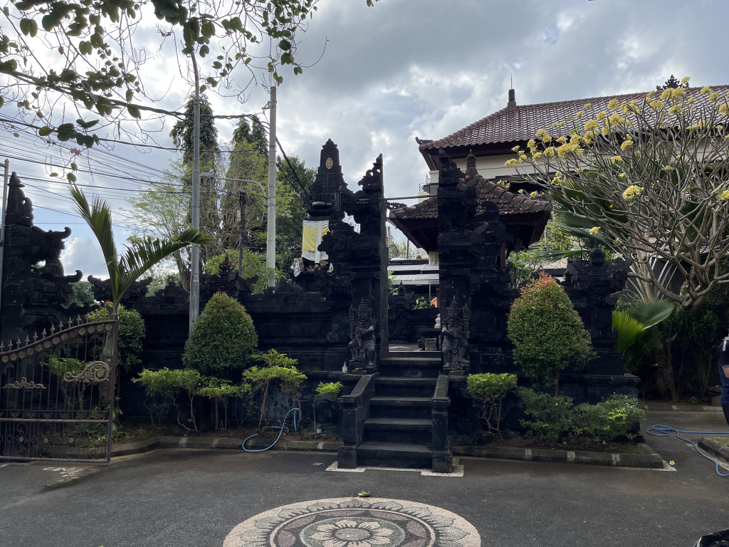 Gotong Royong Pembersihan lingkungan Kantor Lurah Tanjung Benoa