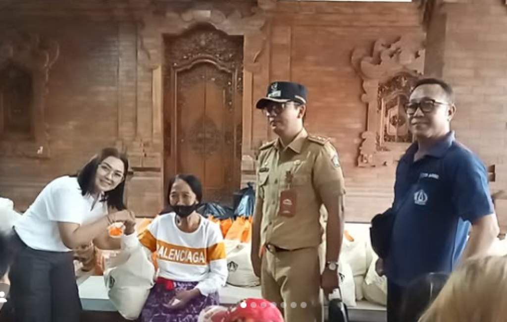 Penyerahan Bantuan Sembako untuk warga korban bencana banjir