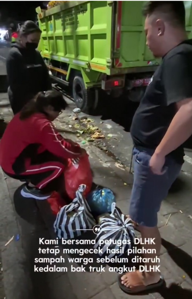 Lurah Kerobokan Kaja kembali melaksanakan pemantauan kegiatan pembuangan dan pengangkutan sampah di tempat yang sudah ditentukan