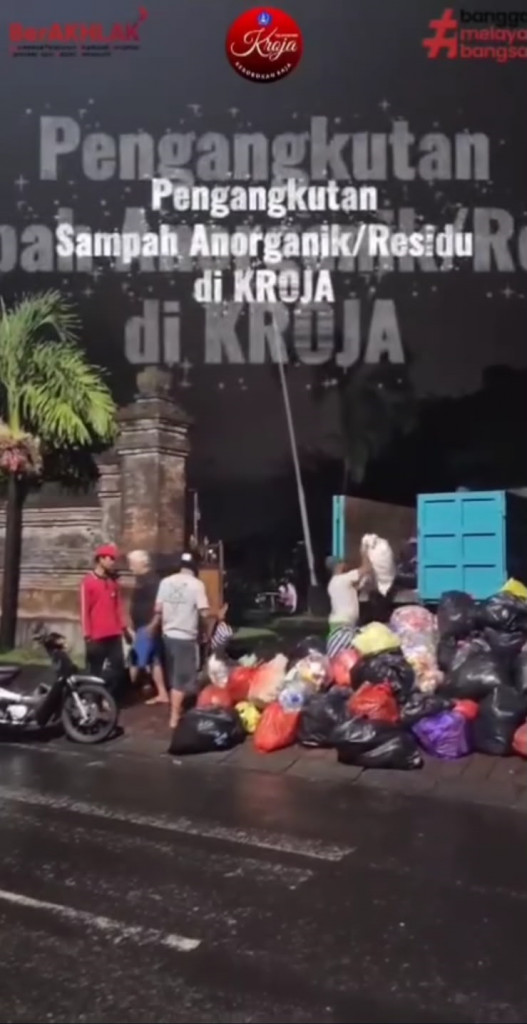 Bapak Lurah melaksanakan pemantauan langsung kegiatan pengambilan sampah anorganik/residu pada titik-titik yang telah ditetapkan di wilayah Kelurahan Kerobokan Kaja.