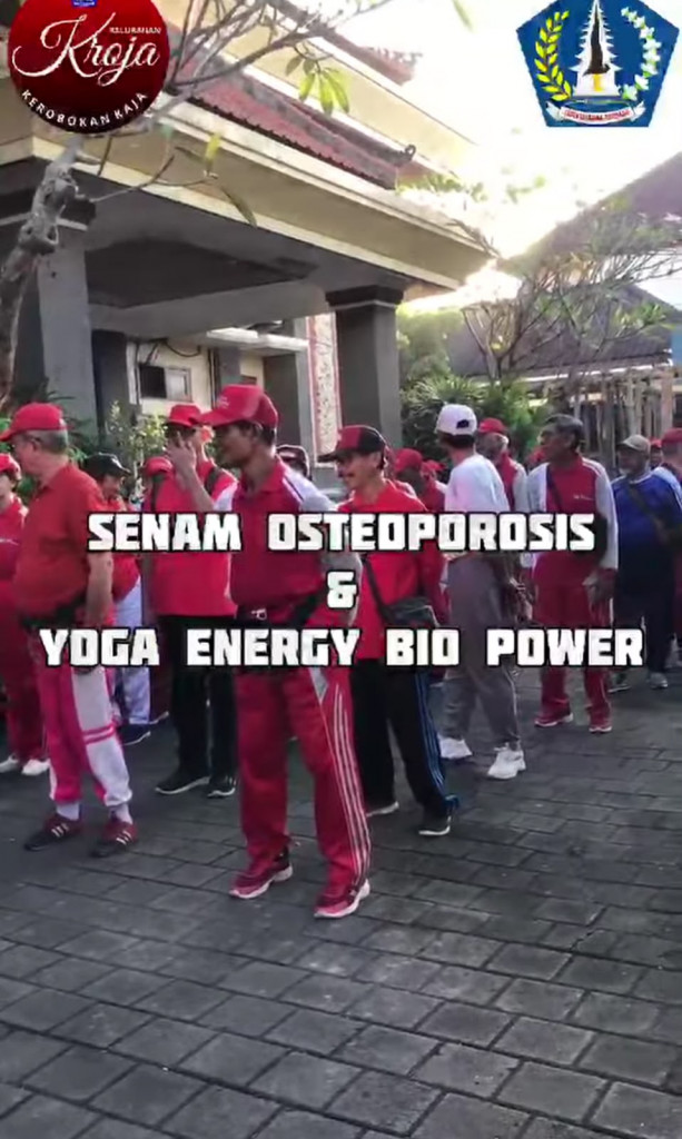 Karang Lansia Werdha Kumara Kelurahan Kerobokan kaja melakukan Olahraga
