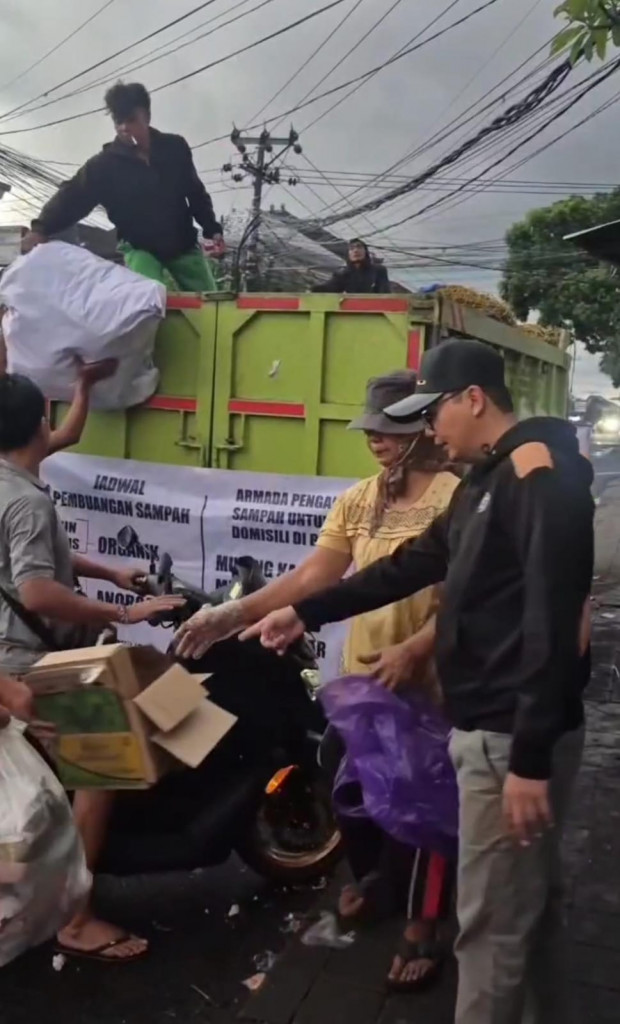 Dilaksanakan kegiatan pengambilan sampah anorganik/residu di wilayah Kelurahan Kerobokan Kaja