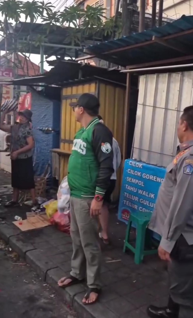 Dilaksanakan kegiatan pengambilan sampah anorganik/residu di wilayah Kelurahan Kerobokan Kaja