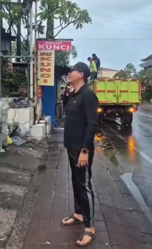Dilaksanakan pengambilan sampah anorganik/residu di wilayah Kelurahan Kerobokan Kaja