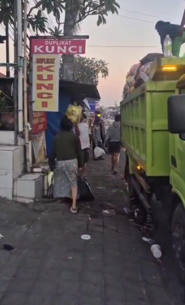 Dilaksanakan kegiatan pengambilan sampah anorganik dan residu