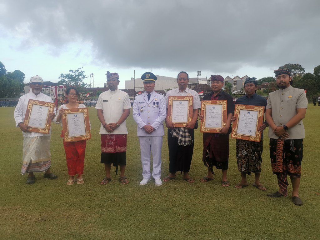 Enam Seniman Kuta Dianugerahi Penghargaan Abdi Budaya Nugraha