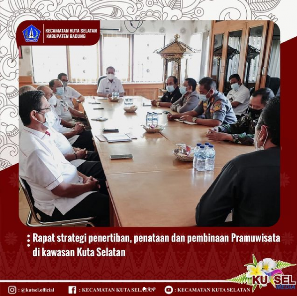 Kegiatan Clean Up di Belakang Lapangan Lagoon Nusa Dua Kelurahan Benoa