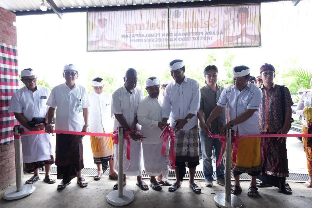 Upacara pemlaspas TPST Tebo Kauh Desa Kutuh penanganan sampah Tuntas Ditempat berbasis Tehnologi dan Pemberdayaan Masyarakat Lokal ramah lingkungan