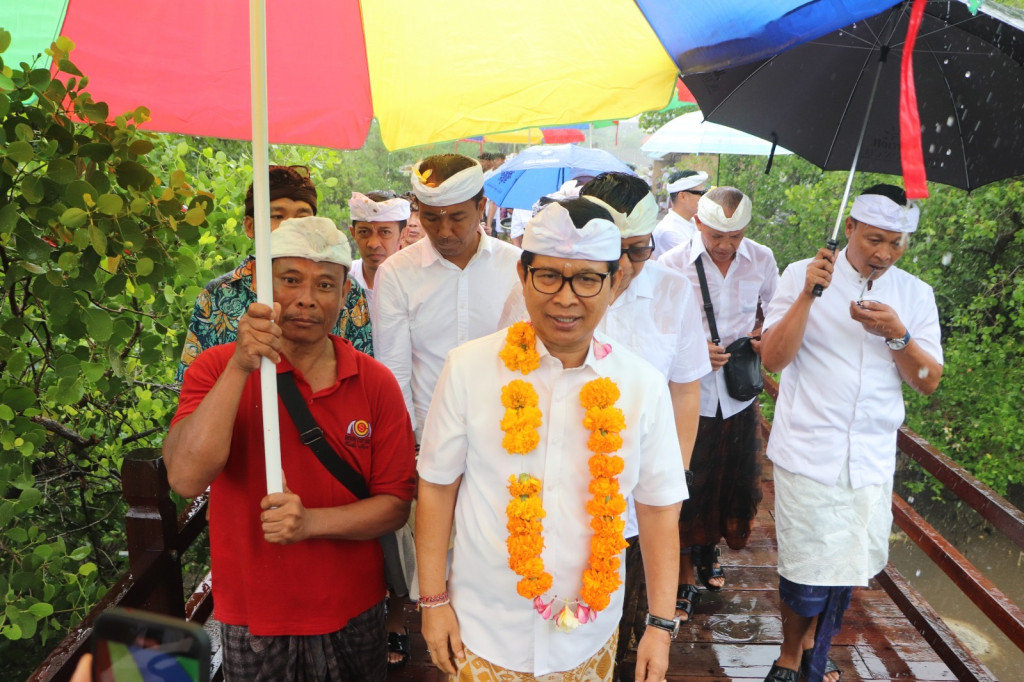 Camat Kuta Selatan Mendampingi Bapak Bupati Badung Meresmikan Jembatan Suwung Lemo Kelurahan Tanjung Benoa