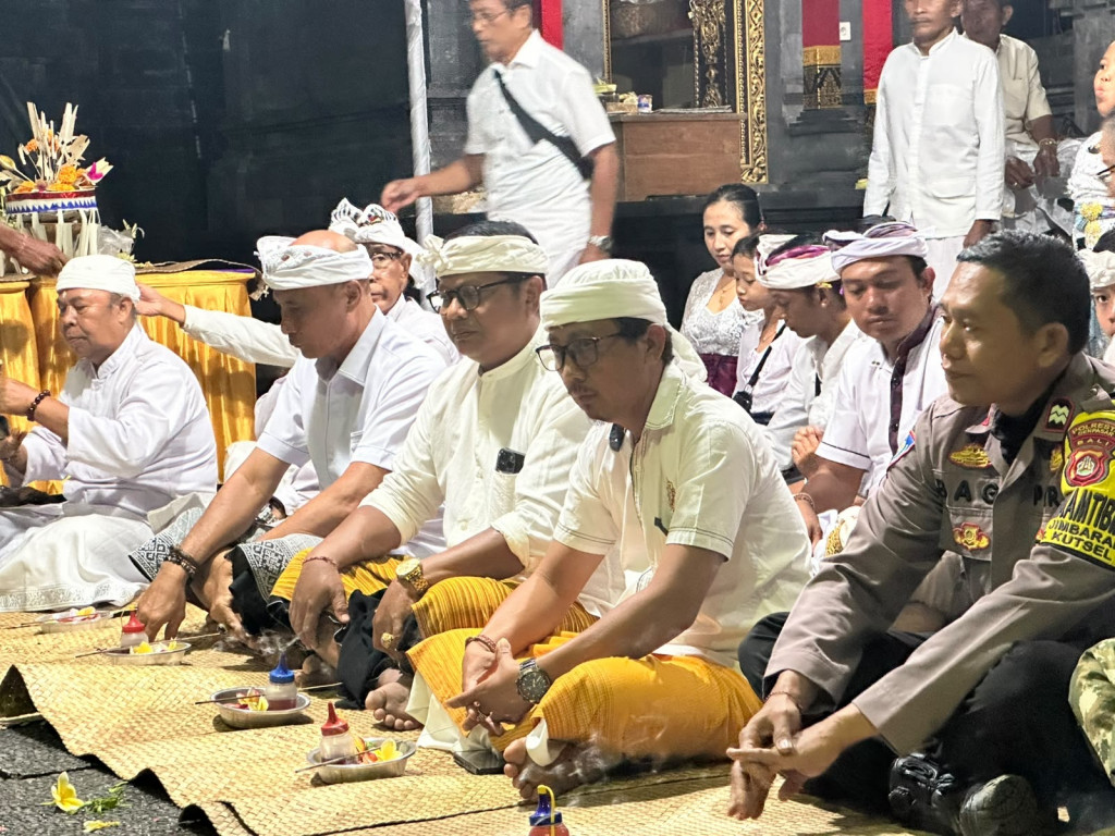 Camat Kuta Selatan Menghadiri Upacara Pujawali Pura Campuhan Dalem Biluk Mumbul Nusa Dua