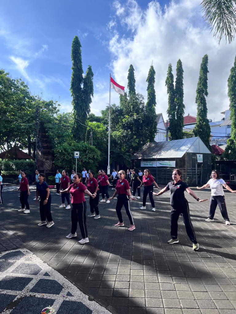 Senam Bersama Tim Penggerak PKK Desa dan Kelurahan Se Kecamatan Kuta Selatan