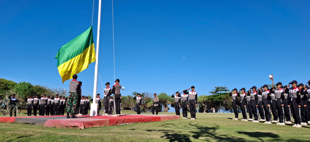 Latihan Paskibra Kecamatan Kuta Selatan di Pulau Nusa Dharma ITDC
