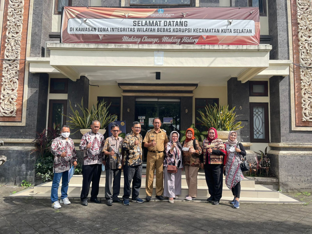 Kunjungan Studi Tiru Kecamatan Bojongloa Kidul Kota Bandung adapun lokus dan materi kunjungan adalah pelayanan Publik, Inovasi dan Potensi Sektor UMKM serta Pariwisata