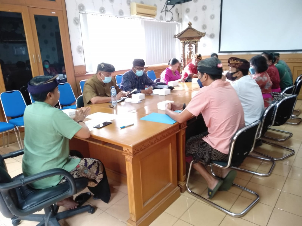 Rapat koordinasi terkait pelaksanaan pembinaan kerawanan sosial dengan tempat sasaran pembinaan di Desa/Lurah dan Sekolah.