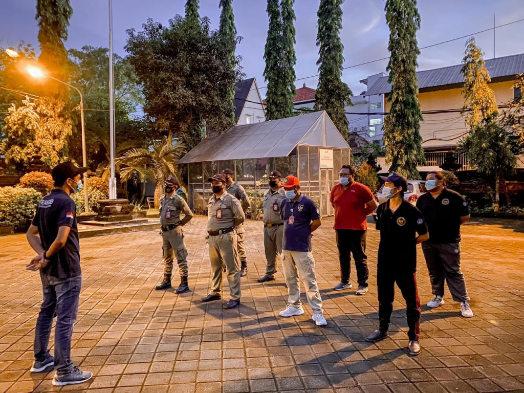 Trantib Kecamatan Kuta Selatan bersinergi bersama Sat Pol PP BKO Kuta Selatan dan TNI melaksanakan patroli wilayah.