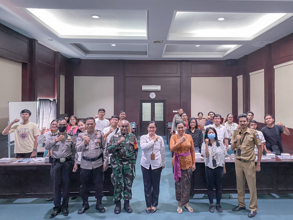 *Salam Patroli Jaga Kota Tramtib Kuta Selatan* Senin, 28 Nopember 2022  Kecamatan Kuta Selatan melalui Seksi Tramtib melaksanakan kegiatan Pembinaan terkait dengan Kerawanan Sosial di Ruang Pertemuan LPD Desa Adat Jimbaran